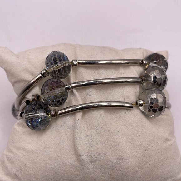 2 vintage brackets 1 memory wire silver balls and cylinder 3 stretch bracelet - Picture 4 of 6